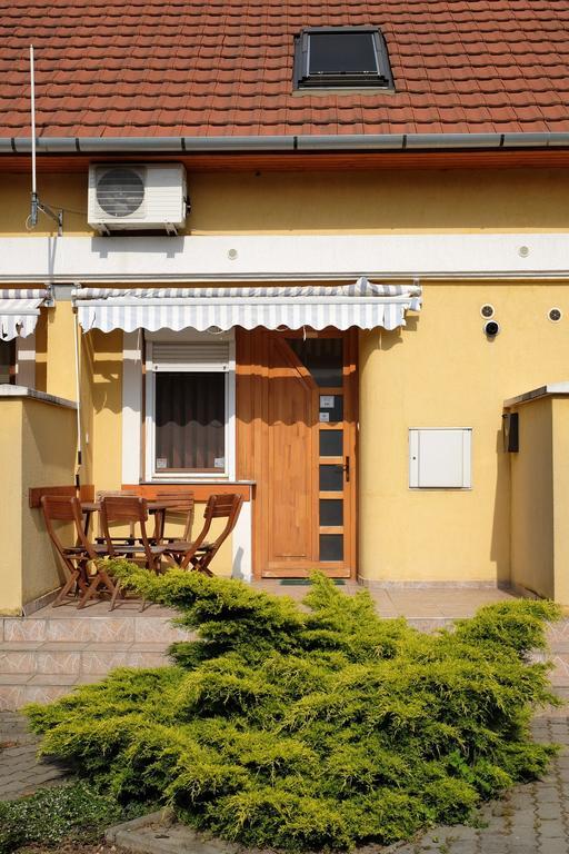 Vár-Torony Apartman Gyula Exterior foto